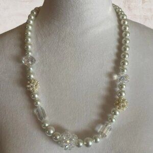 Elegant Pearl Necklace with Crystal Accents